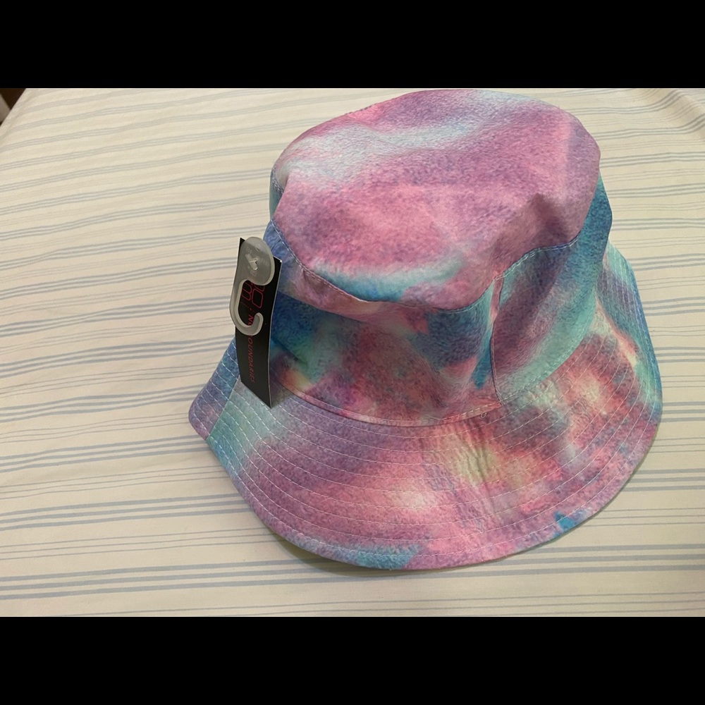 Bucket hat